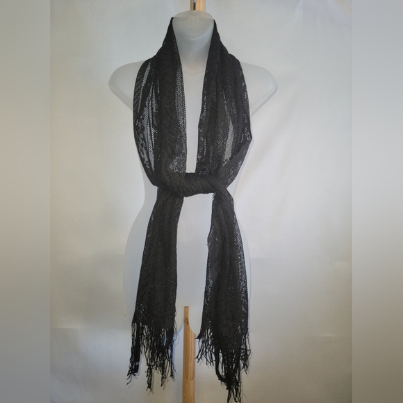 Black lace shawl runner tablecloth - Picture 6 of 7